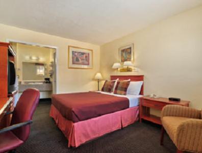 Americas Best Value Inn & Suites-College Station Main image 2